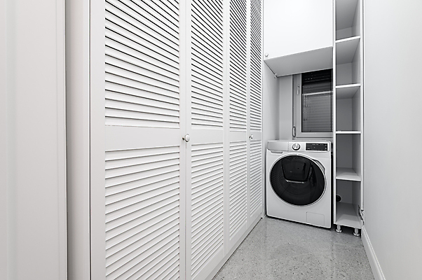 포토 JPG 해외이미지 창문 선반 실내 사람없음 가전제품 장롱 복도 벽장 드럼세탁기 세탁실 해외포토 가구 내부 세탁기 파일형식 이미지허브