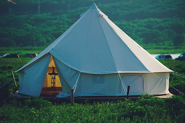 포토 JPG 해외이미지 여행 백그라운드 자연 하늘 산 텐트 사람없음 초록색 흰색 저녁 해외포토 컬러 캠핑도구 야간 생태계 파일형식 이미지허브