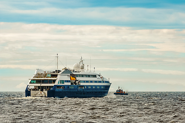 포토 JPG 해외이미지 주간 바다 항해 사람없음 야외 큼 유람선 크루즈 해외포토 자연요소 배_교통 크기 파일형식 이미지허브