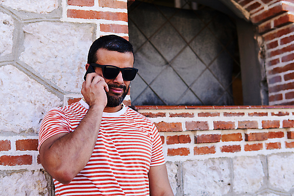 포토 JPG 해외이미지 백인 학생 손 공원 남자 행복 인터넷 텍스트 통신 거리 한명 미소 사람 성인 야외 노트북 스마트폰 유행 걷기 상점 웹 게임 기록 도시 작업 메시지 이메일 어플리케이션 연결 전화기 스마트 싱글 히스패닉 소셜 해외포토 서양인 1 공공시설 감정 컨셉 모션 놀이 표정 신체부위 전자제품 핸드폰 스마트기기 파일형식 이미지허브