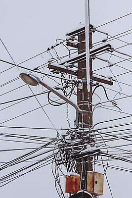 포토 JPG 해외이미지 선 하늘 이벤트 사람없음 탑 힘 에너지 네트워크 폐허 시골집 전염 철사 볼트 봉 대칭 분배 전압 철강 공급 해외포토 건축물 주택 공구 질병 감염 파일형식 이미지허브