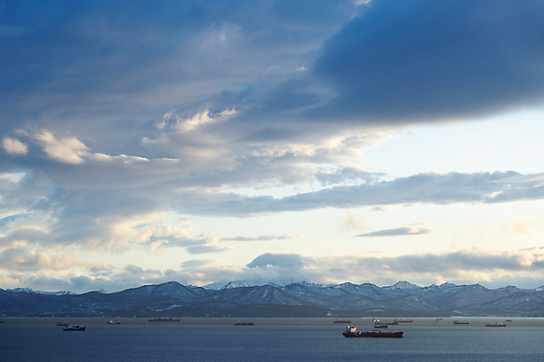 포토 JPG 해외이미지 계절 바다 여행 겨울 자연 하늘 산 사람없음 물 만 수면 러시아 수평선 해외포토 자연요소 유럽 생태계 파일형식 이미지허브