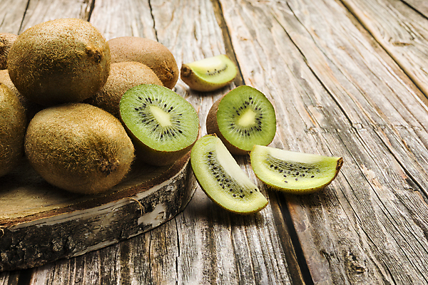 포토 JPG 해외이미지 조각 다이어트 과일 부분 자연 탁자 건강 키위 씨앗 사람없음 목재 초록색 쌓기 건강관리 신선 횡단보도 자르기 슬라이스 성분 흙더미 깨짐 비타민C 숙성 식용 이국적 해외포토 나무 식물 컬러 가구 컨셉 재료 모션 관리 흙 보행로 생태계 비타민 파일형식 더미 이미지허브