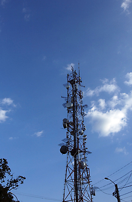포토 JPG 해외이미지 접시 산업 백그라운드 인터넷 통신 하늘 모바일 무선통신 안테나 사람없음 건물 파란색 스마트폰 글로벌 탑 금속 장비 인공위성 네트워크 전자레인지 역 연결 큼 무선전화기 전화기 수화기 라디오 방송 전염 송신기 철강 셀룰러 해외포토 식기 건축물 컬러 교통시설 재질 전자제품 핸드폰 스마트기기 가전제품 레인지 질병 크기 감염 파일형식 이미지허브