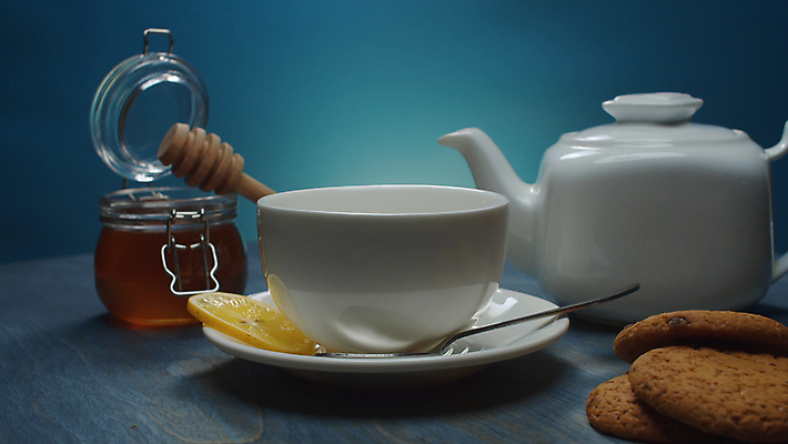 포토 JPG 해외이미지 전통 음료 탁자 주택 실내 건강 사람없음 컵 흰색 신선 뜨거움 황금 닫기 달콤 맛 냄비 찻잔 레몬 허브 유기농 파란배경 아로마 꿀 내추럴 정물화 해외포토 식물 식기 웰빙 컬러 가구 백그라운드 컨셉 과일 모션 잔 내부 건물 파란색 솥 그림 파일형식 이미지허브