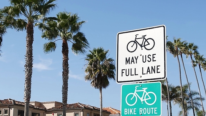 포토 JPG 해외이미지 도로 길 스포츠 컨셉 리조트 거리 간판 건강 안전 사람없음 초록색 여름 야자수 자전거 미국 표지판 승차 오솔길 알림 심볼 예방 캘리포니아 봉 규칙 길가 루트 선로 카피스페이스 해외포토 나무 계절 컬러 북아메리카 교통시설 모션 알림판 바이크 공백 파일형식 이미지허브