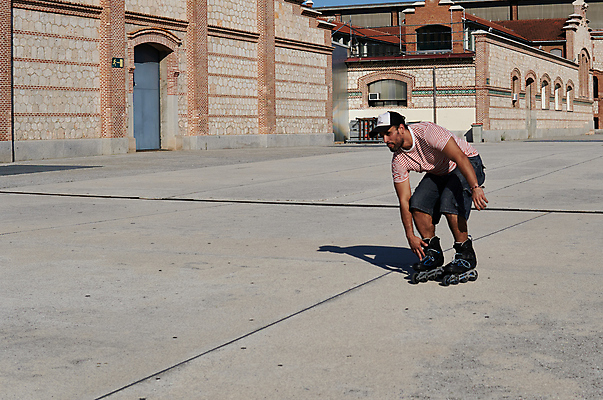 포토 JPG 해외이미지 라이프스타일 공원 남자 스포츠 포즈 장난 모션 거리 한명 미소 사람 소년 성인 야외 운동 유행 자전거 기쁨 에너지 스케이트 스케이팅 자유 도시 스케이트보드 묘기 시원함 연습 히스패닉 스케이터 스타일 힙스터 해외포토 1 공공시설 패션 감정 어린이 스포츠용품 컨셉 겨울스포츠 운동선수 표정 건강 생활 바이크 보드_스포츠 파일형식 이미지허브