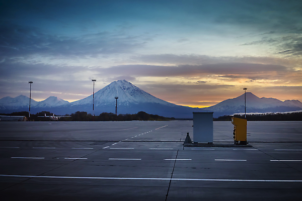포토 JPG 해외이미지 계절 여행 아침 산 비행기 사람없음 태양 새벽 공항 러시아 해외포토 주간 자연요소 유럽 항공교통 교통시설 대중교통 파일형식 이미지허브