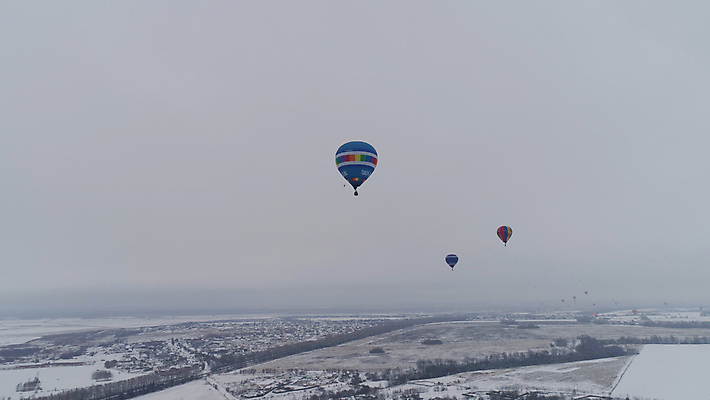 포토 JPG 해외이미지 구름 여행 겨울 교통시설 하늘 안테나 사람없음 야외 파란색 컬러풀 바구니 얼음 흰색 뜨거움 숲 항공 비행선 서리 풍선 조감도 해외포토 자연요소 계절 컬러 교통 통신 시설 파일형식 이미지허브