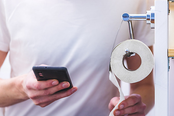 포토 JPG 해외이미지 손 가정 스트레스 사람 앉기 취미 사람없음 스마트폰 청결 방 고통 욕실 신선 조직 기다림 메시지 당기기 위생 질병 옷걸이 화장실 싱글 부드러움 변기 닦기 일반 변기통 보유 위생관리 해외포토 감정 의학 모션 관리 신체부위 핸드폰 스마트기기 감각 파일형식 이미지허브