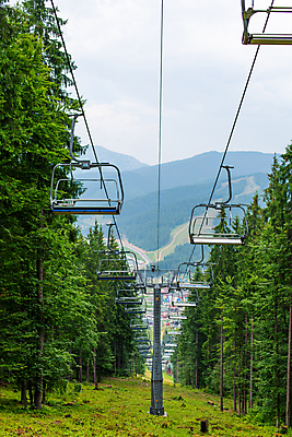 포토 JPG 해외이미지 나무 계절 공원 스포츠 여행 의자 교통시설 자동차 자연 하늘 휴가 스키 산 파노라마 경사 사람없음 초록색 여행객 맑음 폭포 소나무 숲 위험 언덕 휴양지 리프트 상록수 우크라이나 전국 절정 해외포토 식물 공공시설 유럽 육상교통 컬러 가구 교통 컨셉 날씨 겨울스포츠 촬영기법 사람 장소 시설 생태계 파일형식 이미지허브