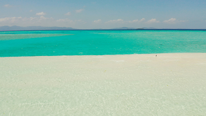 포토 JPG 해외이미지 구름 파도 바다 섬 여행 백그라운드 자연 하늘 표면 휴가 안테나 풍경 사람없음 야외 물 파란색 만 투명 산호 휴양지 질감 암초 석호 내추럴 조감도 터키석 파라다이스 카피스페이스 해외포토 자연요소 컬러 통신 공백 장소 자포동물 보석 생태계 파일형식 이미지허브