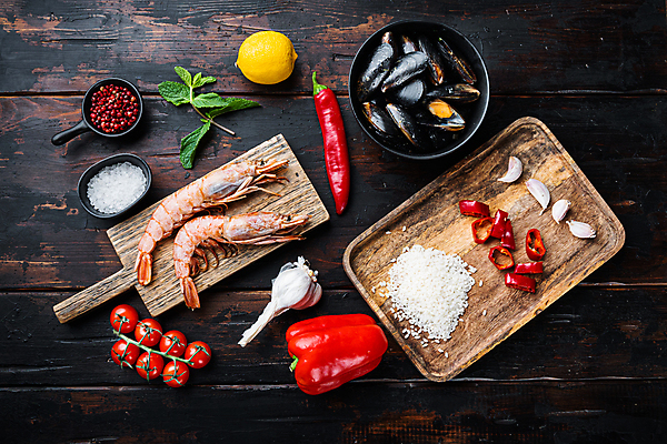 포토 JPG 해외이미지 접시 백그라운드 방울토마토 고추 새우 파프리카 마늘 사람없음 전통음식 쌀 레몬 해산물 날것 나무바닥 소금 홍합 후추 나무도마 나무쟁반 스페인요리 파에야 해외포토 전통 식기 음식 토마토 채소 과일 어패류 곡류 바닥 도마 쟁반 서양음식 갑각류 목재 스페인 향신료 파일형식 이미지허브