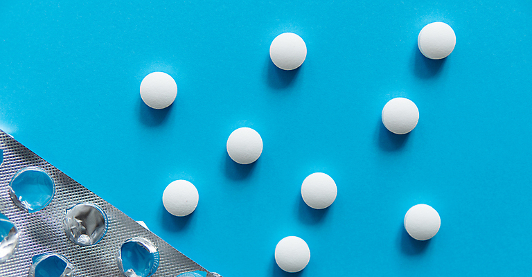 포토 JPG 해외이미지 백그라운드 포장 건강 사람없음 알약 약 은박지 파란배경 비타민제 카피스페이스 해외포토 의학 파란색 공백 비타민 파일형식 이미지허브