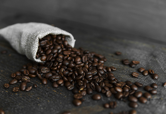 포토 JPG 해외이미지 커피 실내 사람없음 원두 나무탁자 커피자루 해외포토 음료 탁자 내부 자루 파일형식 이미지허브