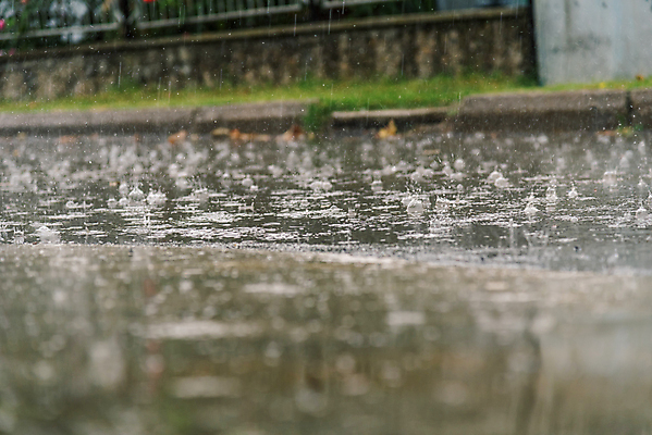 포토 JPG 해외이미지 주간 표면 사람없음 야외 비 소프트포커스 길바닥 해외포토 자연요소 날씨 바닥 촬영기법 파일형식 이미지허브