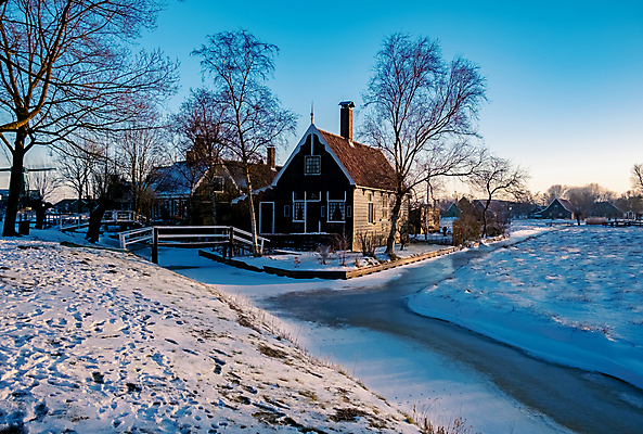 포토 JPG 해외이미지 전통 유럽 문화 호수 여행 건축양식 자연 하늘 바람 주택 사람없음 건물 목재 초록색 물 파란색 강 반사 마을 봄 풍차 시골 역사 네덜란드 박물관 운하 방앗간 암스테르담 옛날 해외포토 자연요소 나무 건축물 계절 건축 나라 컬러 재료 날씨 생태계 파일형식 이미지허브