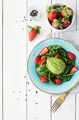 포토 JPG 해외이미지 음식 포크 딸기 사람없음 샐러드 아보카도 건강식 통후추 해외포토 식기 과일 후추 파일형식 이미지허브