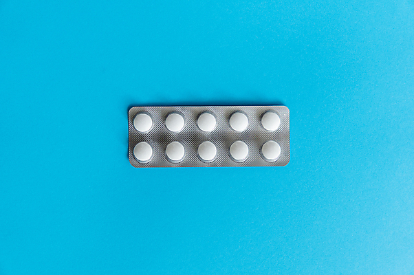 포토 JPG 해외이미지 백그라운드 포장 건강 사람없음 알약 약 은박지 파란배경 비타민제 카피스페이스 해외포토 의학 파란색 공백 비타민 파일형식 이미지허브