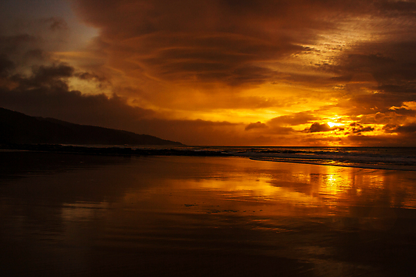 포토 JPG 해외이미지 구름 모래 파도 바다 여행 백그라운드 오렌지 자연 하늘 아침 추상 풍경 사람없음 야외 빨간색 물 여름 파란색 빛 햇빛 태양 반사 노란색 일출 맑음 황혼 일몰 새벽 황금 호주 저녁 윤곽 공상 마법 천국 스카이라인 수평선 해외포토 주간 자연요소 계절 컬러 무늬 과일 날씨 노을 오세아니아 야간 생태계 파일형식 이미지허브