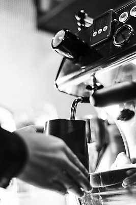 포토 JPG 해외이미지 직업 전통 안경 커피 유리 흑백 사람없음 내부 검은색 기계 카페 무대 흰색 바 클래식 닫기 야간 묘사 준비 만들기 바리스타 에스프레소 방법 스타일 힙스터 세련 해외포토 자연요소 잡화 패션 음료 컬러 컨셉 모션 재질 촬영기법 상점 파일형식 이미지허브