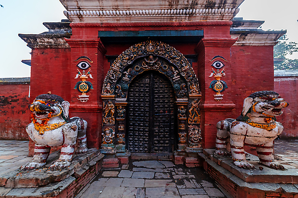 포토 JPG 해외이미지 전통 디자인 외관 아시아 종교 문화 조각 여행 백그라운드 패턴 의자 건축양식 주택 자물쇠 미술 동양인 사람없음 건물 목재 장식 문 궁전 골동품 기도 도시 화려 닫기 묘사 질감 복고 대문 정사각형 네팔 동쪽 옛날 카트만두 힌두교 스타일 해외포토 도형 나무 건축물 건축 나라 가구 컨셉 고건축 무늬 재료 모션 문화예술 인종 방향 파일형식 이미지허브