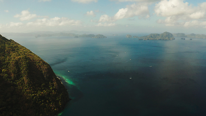 포토 JPG 해외이미지 나무 아시아 바다 섬 여행 자연 휴가 산 풍경 사람없음 야외 물 여름 파란색 맑음 만 보트 숲 휴양지 장면 석호 조감도 해외포토 자연요소 식물 계절 나라 컬러 배_교통 날씨 장소 생태계 파일형식 이미지허브