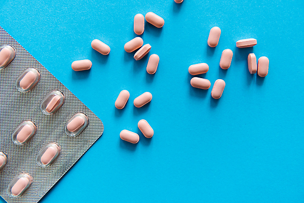 포토 JPG 해외이미지 백그라운드 포장 건강 사람없음 알약 약 은박지 파란배경 비타민제 카피스페이스 해외포토 의학 파란색 공백 비타민 파일형식 이미지허브