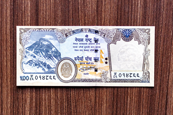 포토 JPG 해외이미지 손 아시아 종이 컨셉 지폐 돈 비즈니스 사람없음 금융 경제 달러 쪽지 흰색 절약 시장 재산 구매 스케치 수집 고객 심볼 사인 주기 투자 네팔 계산서 빚 해외포토 나라 컬러 모션 미술 신체부위 쇼핑 파일형식 이미지허브