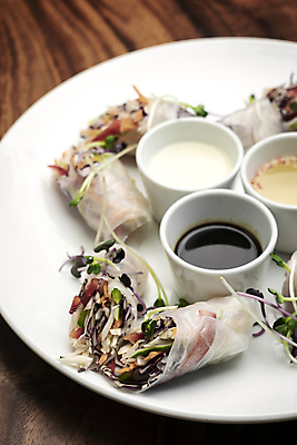 포토 JPG 해외이미지 전통 접시 음식 백그라운드 채소 탁자 건강 요리 동양인 사람없음 목재 빛 식당 봄 신선 발표 두루마리 유기농 심플 베트남 지역 점심식사 채식주의자 타파스 세련 비건 해외포토 나무 식기 웰빙 계절 가구 재료 인종 상점 식사 동남아시아 애피타이저 채식 파일형식 이미지허브