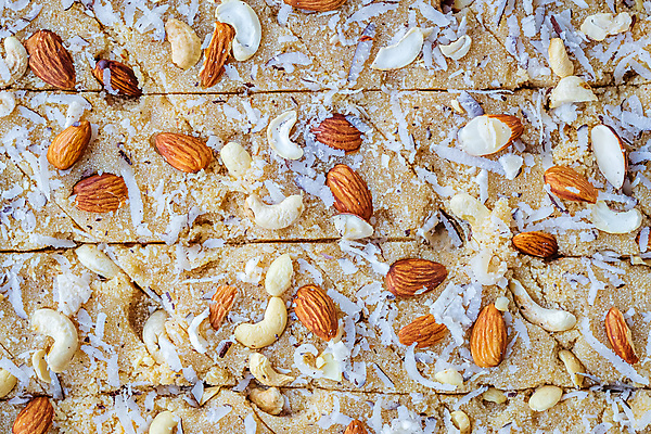 포토 JPG 해외이미지 전통 접시 음식 과일 디저트 건강 사탕 요리 씨앗 동양인 사람없음 장식 컬러풀 과자 축제 우유 견과류 흰색 달콤 맛 상품 설탕 인도인 준비 반죽 토핑 버터 동쪽 고립 핸드메이드 해외포토 외국인 식물 식기 컬러 컨셉 유제품 인종 방향 파일형식 이미지허브