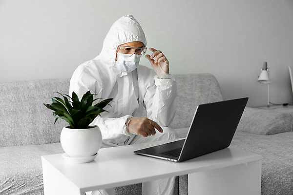 포토 JPG 해외이미지 라이프스타일 장갑 인터넷 비즈니스 통신 주택 가면 안전 사람 정장 성인 사람없음 노트북 컴퓨터 약 공책 고통 작업 호흡기관 바이러스 보호 질병 위험 감염 고립 전염병 해외포토 잡화 옷 감정 컨셉 의학 문구용품 건물 생활 전자제품 장기_의학 파일형식 이미지허브