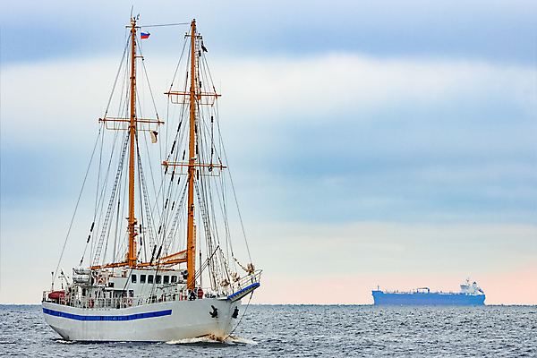 포토 JPG 해외이미지 주간 바다 항해 사람없음 야외 큼 유람선 크루즈 해외포토 자연요소 배_교통 크기 파일형식 이미지허브