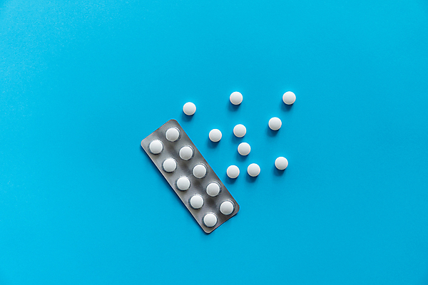 포토 JPG 해외이미지 백그라운드 포장 건강 사람없음 알약 약 은박지 파란배경 비타민제 카피스페이스 해외포토 의학 파란색 공백 비타민 파일형식 이미지허브