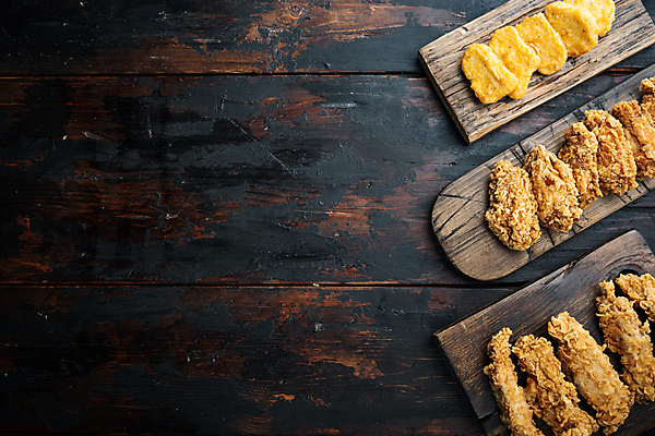 포토 JPG 해외이미지 조각 패스트푸드 요리 사람없음 치킨 튀김 나무도마 치킨너겟 카피스페이스 텐더 해외포토 음식 도마 목재 공백 인스턴트 닭고기요리 파일형식 이미지허브