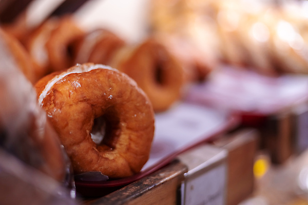 포토 JPG 해외이미지 모양 음식 백그라운드 디저트 사람없음 가로 케이크 요리사 미국 빵집 튀김 대접 신선 원형 구멍 도넛 달콤 맛 아침식사 설탕 굽기 뉴욕 반죽 심플 브런치 칼로리 층 통조림 충동구매 단절 반투명 번 시나몬 양피지 인기 페스츄리 평야 프로스팅 완전 해외포토 도형 직업 빵 컨셉 북아메리카 자연 쇼핑 상점 식사 구이 제빵 과소비 파일형식 이미지허브