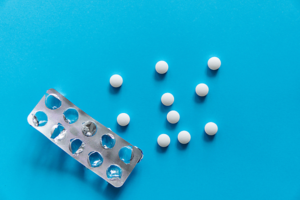 포토 JPG 해외이미지 백그라운드 포장 건강 사람없음 알약 약 은박지 파란배경 비타민제 카피스페이스 해외포토 의학 파란색 공백 비타민 파일형식 이미지허브