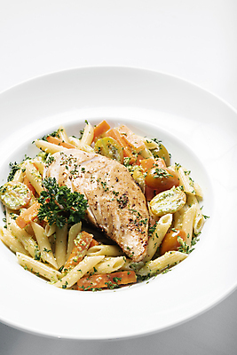 포토 JPG 해외이미지 접시 백그라운드 채소 부분 탁자 파스타 건강 육류 요리 사람없음 빛 식사 치킨 이탈리아 흰색 신선 닫기 가슴 흰배경 유기농 심플 점심식사 펜네 해외포토 식기 웰빙 유럽 컬러 가구 식재료 모션 서양음식 신체부위 닭고기요리 파일형식 이미지허브