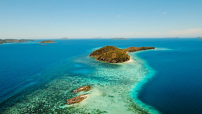 포토 JPG 해외이미지 나무 구름 아시아 바다 섬 여행 자연 휴가 산 안테나 손바닥 풍경 사람없음 목재 물 여름 파란색 컬러풀 햇빛 태양 뷰티 맑음 바위 만 열대우림 항공 장면 암초 석호 조감도 터키석 파라다이스 해외포토 자연요소 식물 손 계절 나라 컬러 재료 통신 날씨 돌_바위 숲 보석 생태계 파일형식 이미지허브