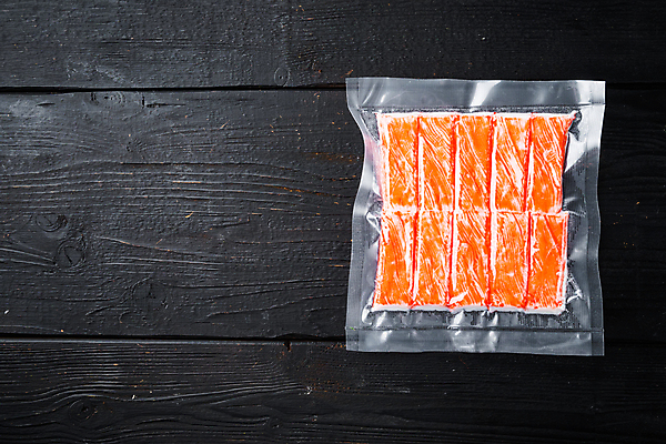 포토 JPG 해외이미지 식재료 검은배경 실내 사람없음 신선 맛살 비닐포장 진공 진공포장 해외포토 음식 백그라운드 포장 내부 검은색 파일형식 이미지허브