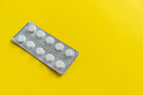 포토 JPG 해외이미지 백그라운드 포장 건강 사람없음 알약 약 은박지 노란배경 비타민제 카피스페이스 해외포토 의학 노란색 공백 비타민 파일형식 이미지허브