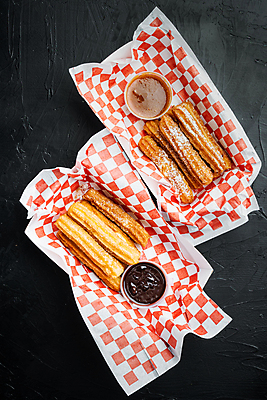 포토 JPG 해외이미지 검은배경 디저트 실내 사람없음 하이앵글 츄러스 해외포토 음식 뷰포인트 백그라운드 내부 검은색 파일형식 이미지허브