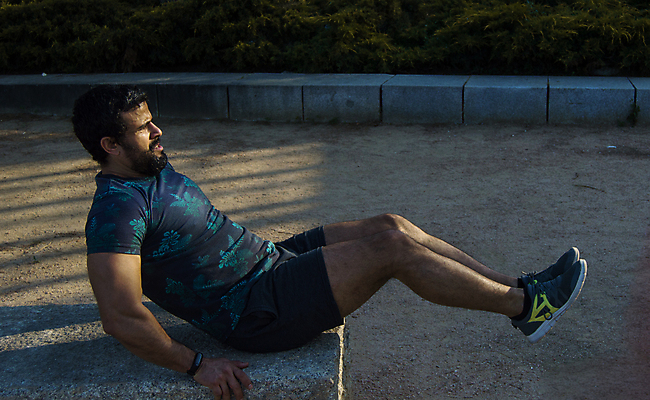 포토 JPG 해외이미지 라이프스타일 공원 남자 행복 스포츠 포즈 신체 자연 건강 한명 사람 성인 야외 가로 초록색 운동복 운동 힘 연습 체조선수 체조 복근 해외포토 1 옷 공공시설 감정 컬러 근육 운동선수 생활 생태계 파일형식 이미지허브