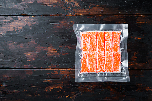 포토 JPG 해외이미지 식재료 실내 사람없음 하이앵글 신선 맛살 비닐포장 진공 카피스페이스 나무배경 진공포장 해외포토 음식 뷰포인트 백그라운드 포장 내부 공백 파일형식 이미지허브