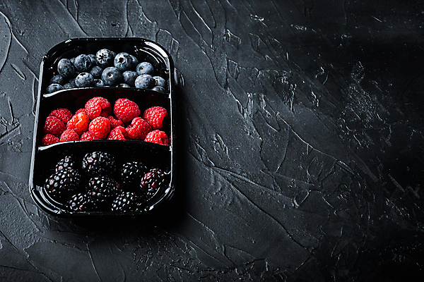 포토 JPG 해외이미지 백그라운드 사람없음 달콤 블루베리 산딸기 블랙베리 도시락통 카피스페이스 해외포토 과일 공백 용기_그릇 맛 파일형식 이미지허브