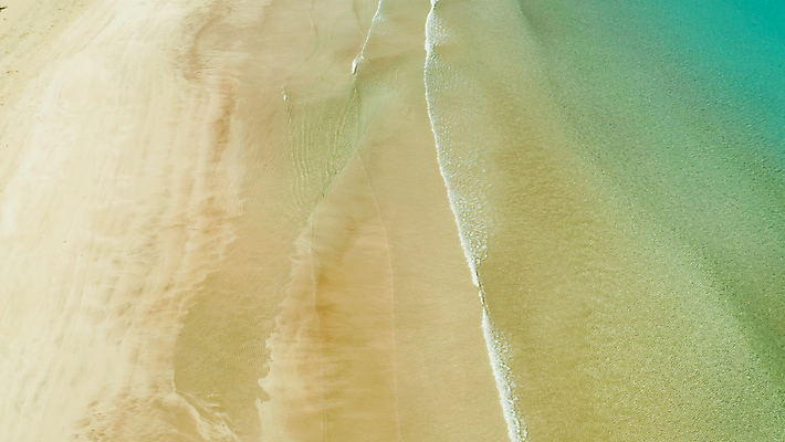 포토 JPG 해외이미지 모래 파도 바다 섬 여행 백그라운드 자연 표면 휴가 사람없음 야외 초록색 물 파란색 모래사장 노란색 만 서핑 질감 석호 조감도 터키석 해외포토 자연요소 컬러 수상스포츠 보석 생태계 파일형식 이미지허브