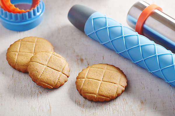 포토 JPG 해외이미지 모양 식기 음식 패턴 장신구 디저트 요리 사람없음 쿠키 과자 금속 주방 식사 빵집 기구 공구 오븐 달콤 맛 플라스틱 자르기 굽기 질감 체크무늬 정사각형 밀대 꿀 실리콘 퀼트 핸드메이드 해외포토 도형 컨셉 무늬 모션 재질 주방용품 상점 가전제품 도구 구이 파일형식 이미지허브