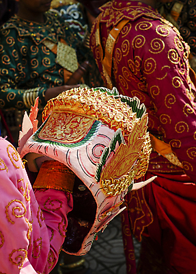 포토 JPG 해외이미지 전통 옷 문화 가면 미술 동양인 사람없음 컬러풀 공연 연주자 댄서 춤 잡기 의식 재산 묘사 캄보디아 스타일 해외포토 직업 아시아 컬러 모션 문화예술 인종 이벤트 금융 음악가 파일형식 이미지허브