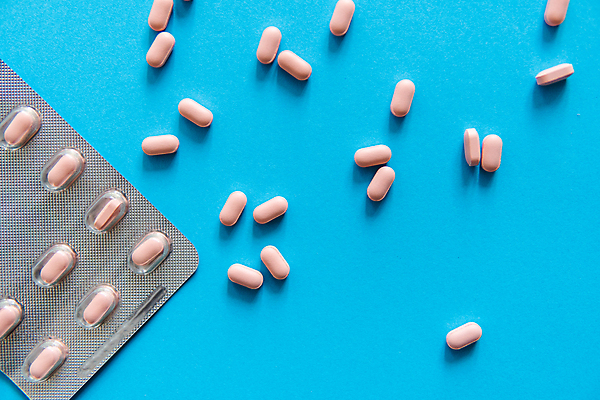 포토 JPG 해외이미지 백그라운드 포장 건강 사람없음 알약 약 은박지 파란배경 비타민제 카피스페이스 해외포토 의학 파란색 공백 비타민 파일형식 이미지허브