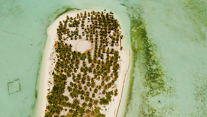 포토 JPG 해외이미지 모래 바다 섬 여행 자연 휴가 휴식 사람없음 물 모래사장 야자수 햇빛 여행객 꿈 만 휴양지 암초 석호 조감도 터키석 해외포토 자연요소 나무 컨셉 사람 태양 장소 보석 생태계 파일형식 이미지허브